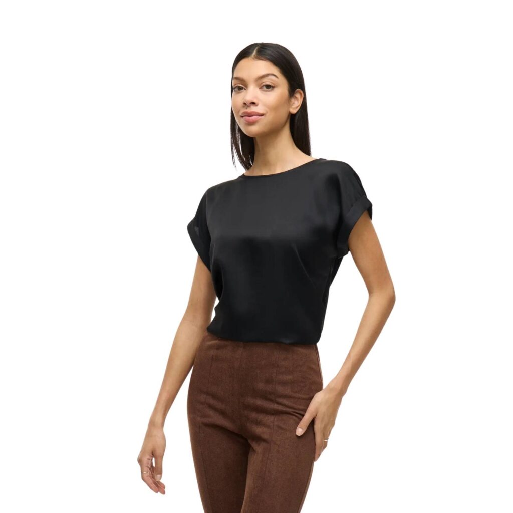 camiseta-negra-vila