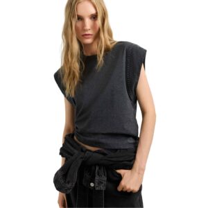 camiseta-gris-tachas