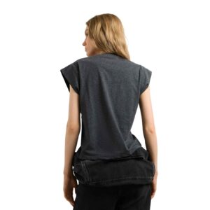 camiseta-gris-corta-tachas
