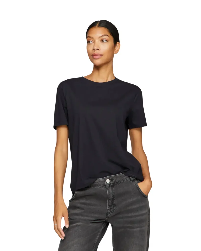 camiseta-negra-vila